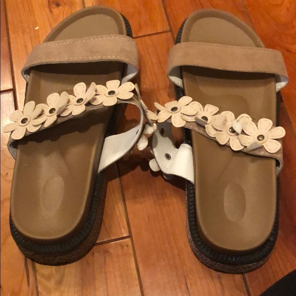 Floral sandal